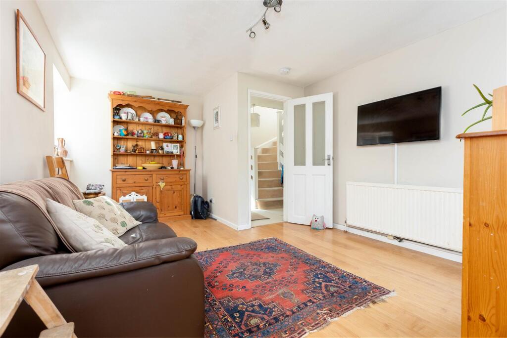 28 Parker Close-10.jpg