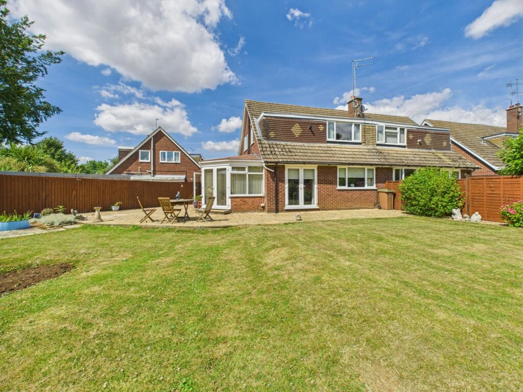 16. CAM04922G0-PR0051-STILL016