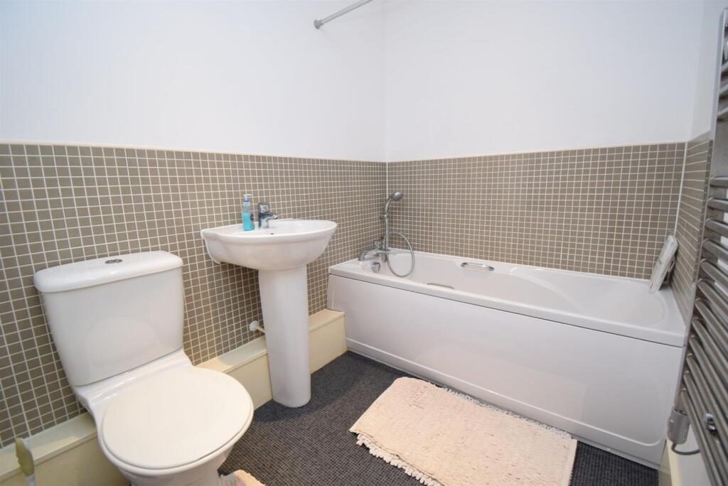 BATHROOM/W.C.