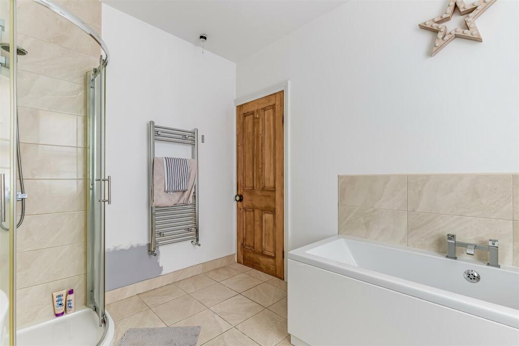 Bathroom 2.jpg