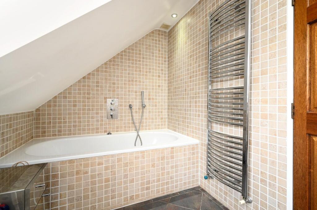 27 The Droveway BN3 (26).jpg