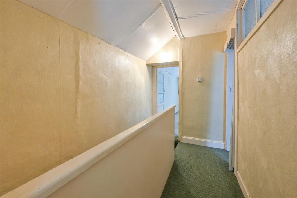 310725 Laura Place, Box Hill, Corsham     025.JPG
