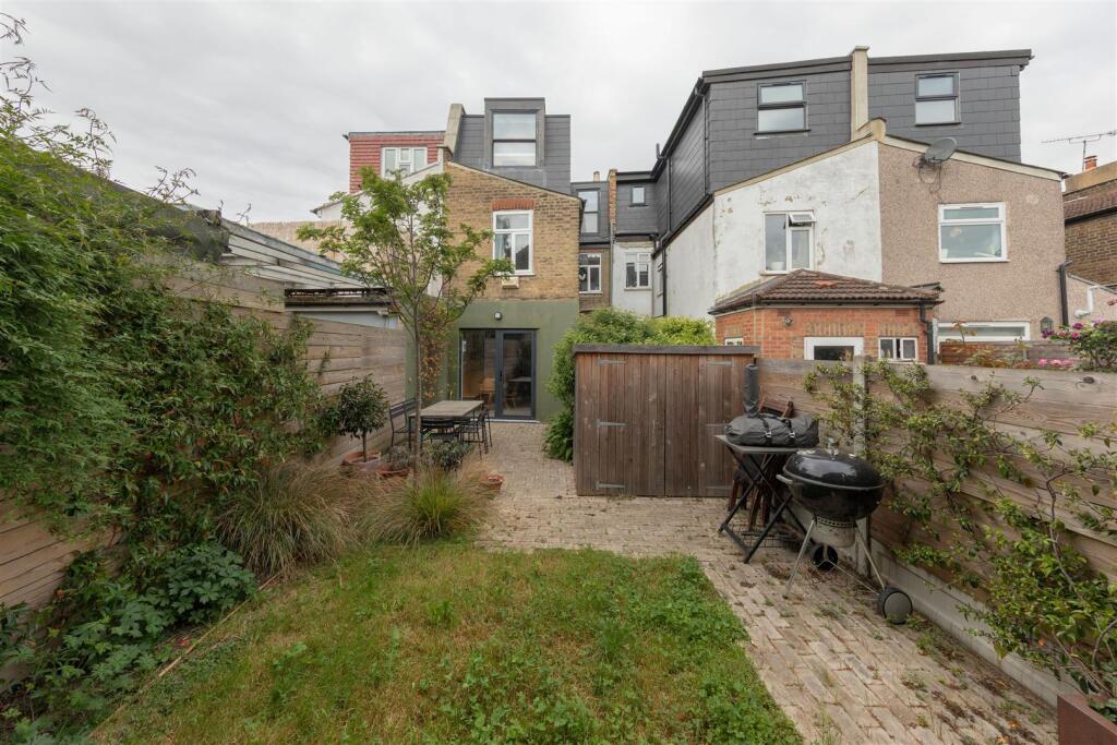 Wellington Road, E17