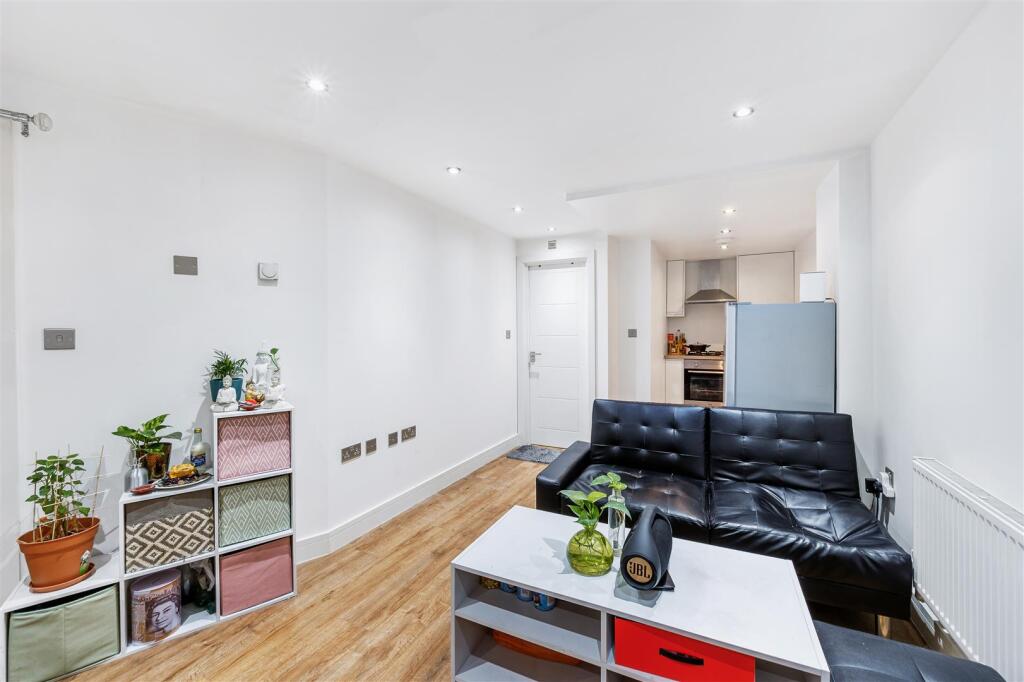 Flat 1, 9 Allison Road-4.jpg