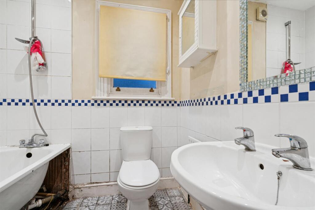GFF 33 Himley Road SW17  bathroom 1.jpg