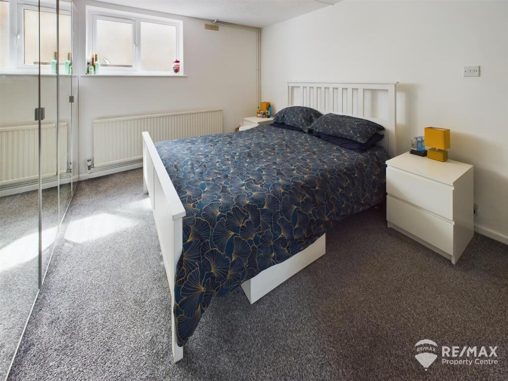 Bedroom 1 (2).jpg