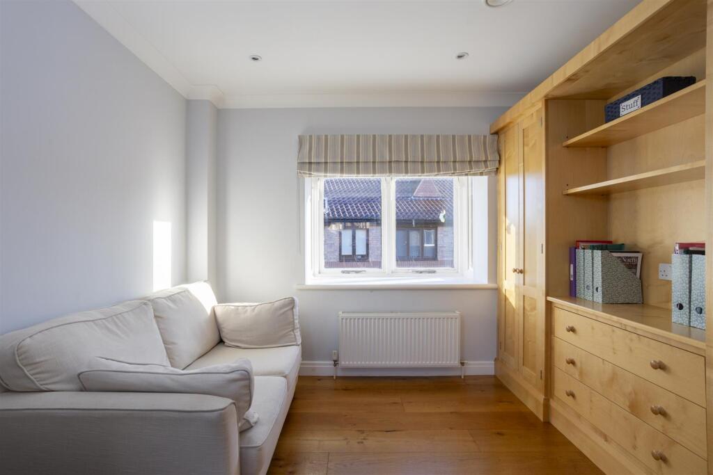 9_Bollens_Court_2.jpg