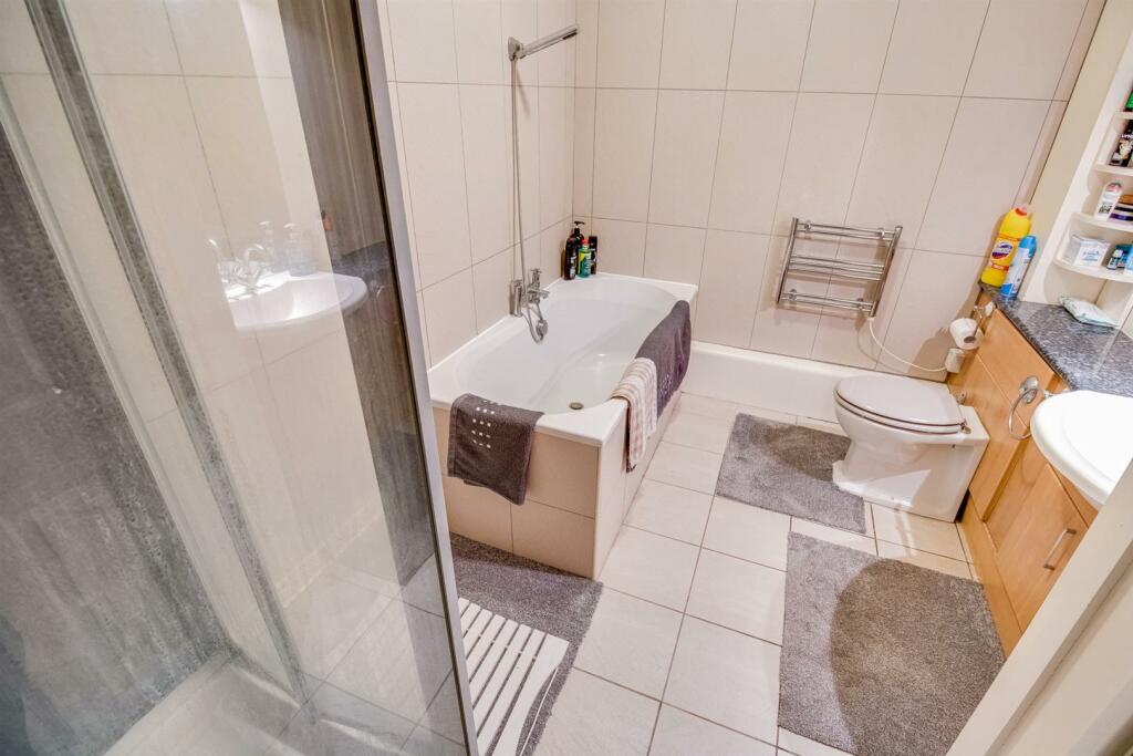 BATHROOM/W.C.