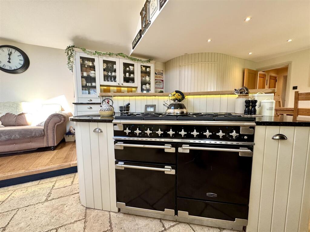 OPEN/PLAN KITCHEN/DINING/FAMILY ROOM