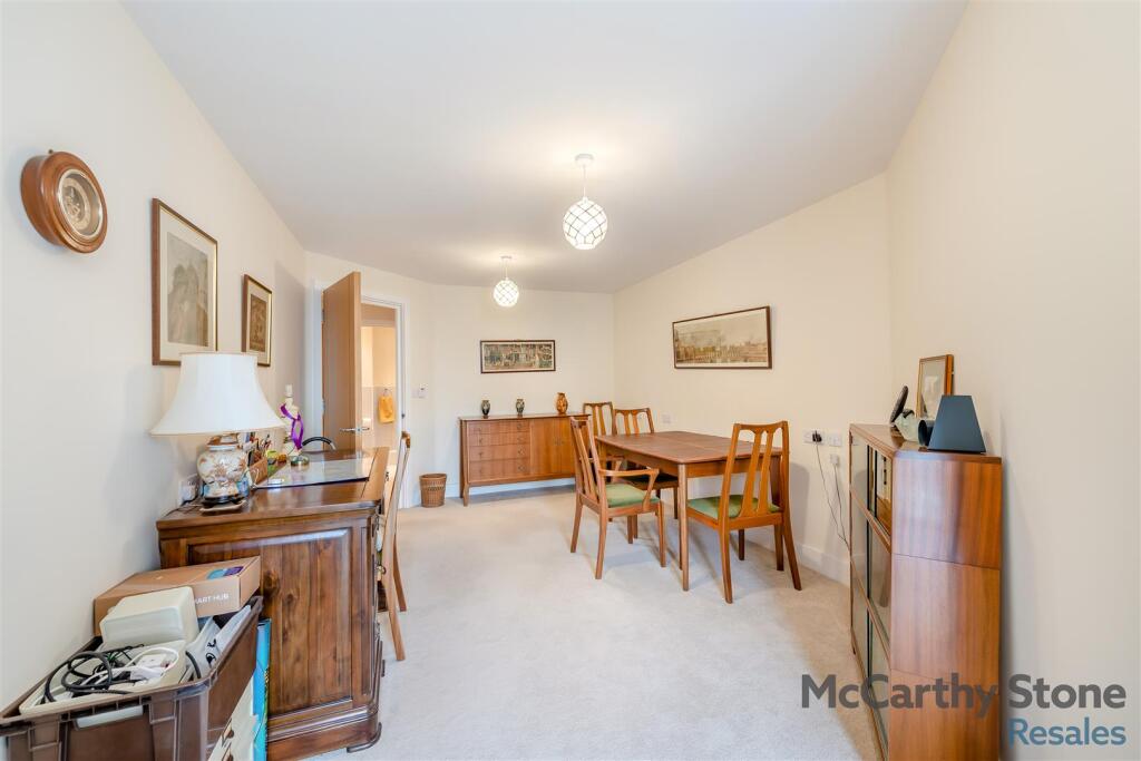 8667080-interior09.jpg