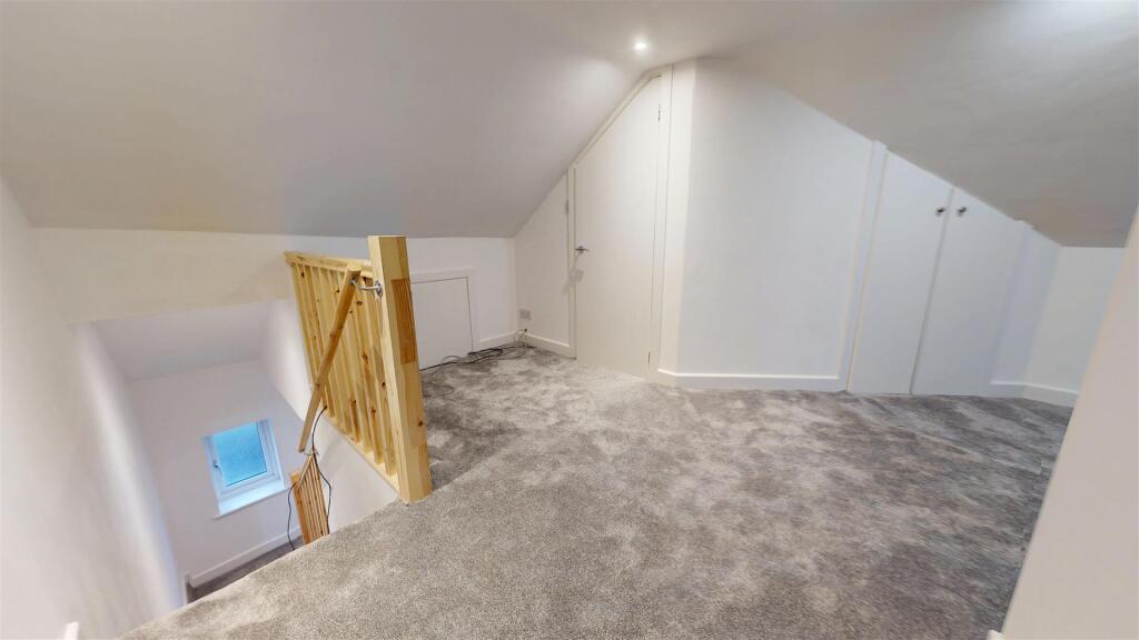 Cross Pit Lane Bedroom