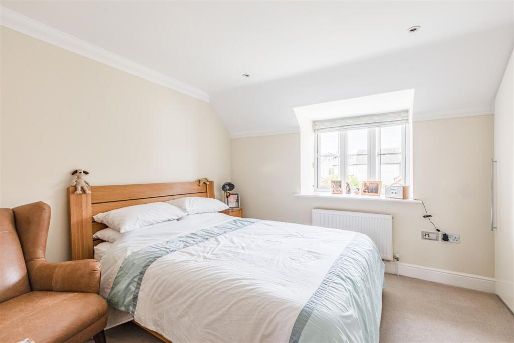 2 Kings Terrace, KT14 7AP - 1.jpg