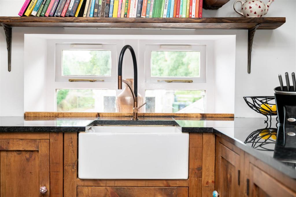 LIVING/DINING KITCHEN