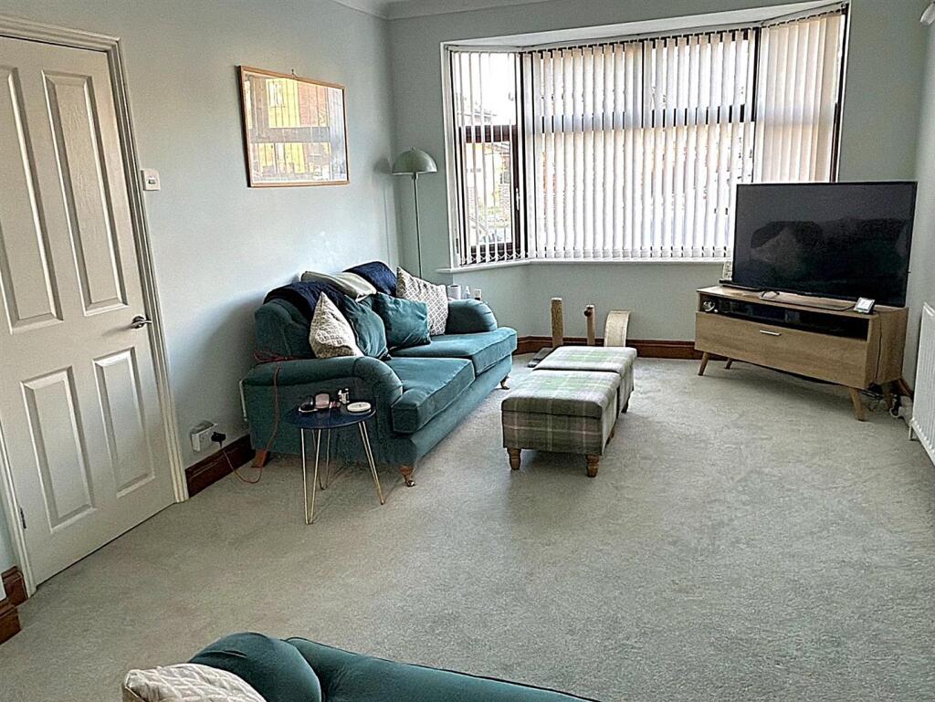 LOUNGE AREA.jpg