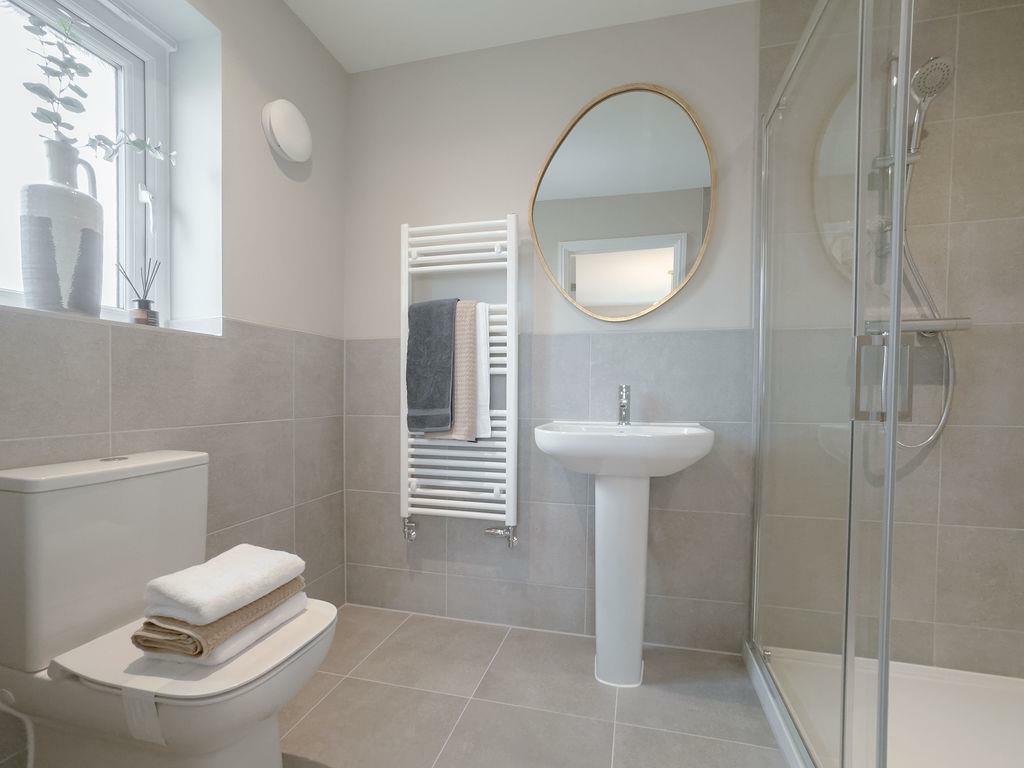 11. En-suite.jpg