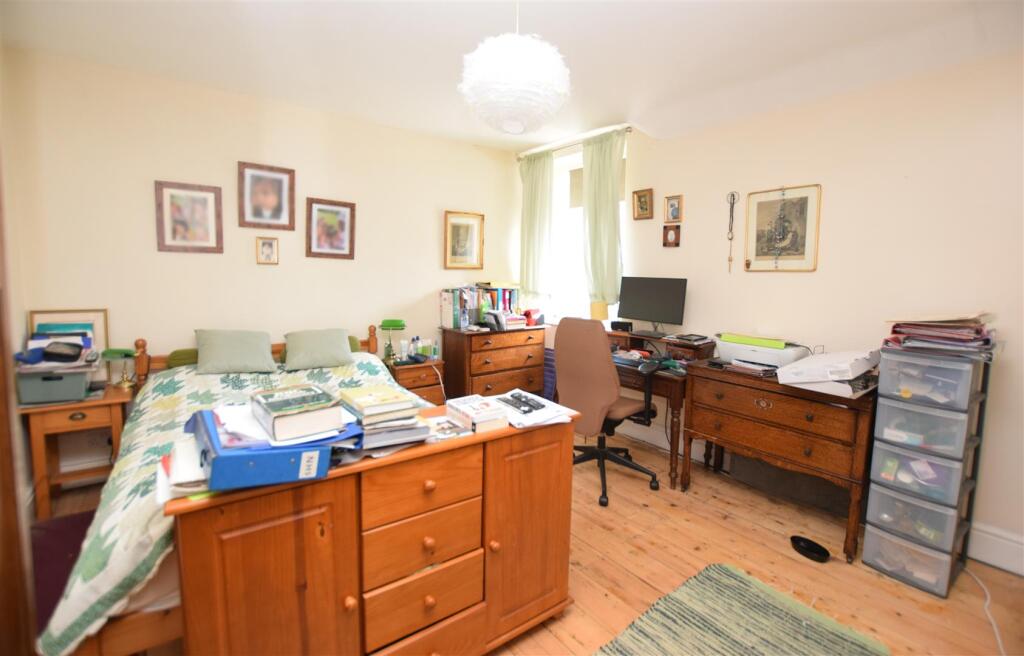 Bedroom 1.JPG