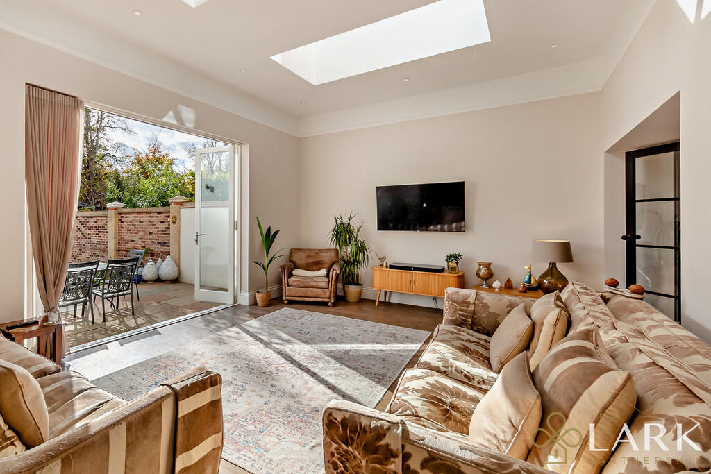 8664270-interiorW...