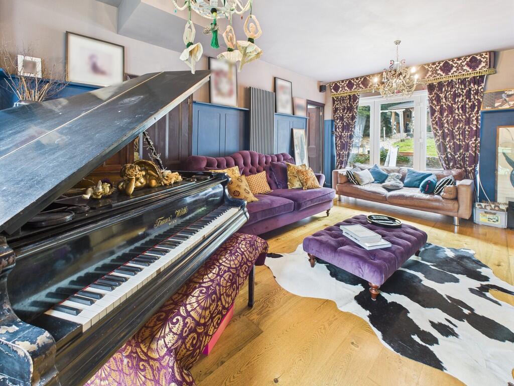 CAM05068G0-PR0032...