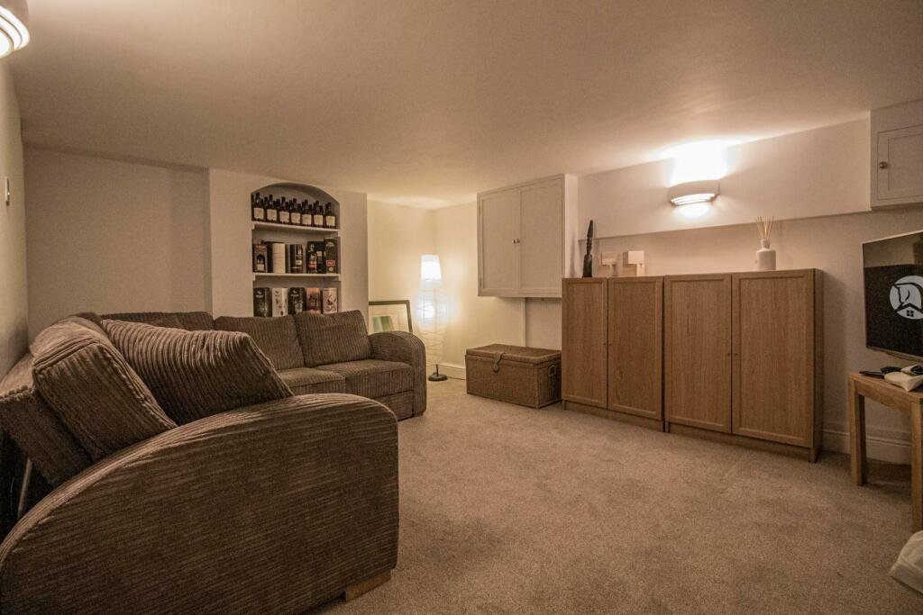 3 Victoria Street [Basement] 02.jpg