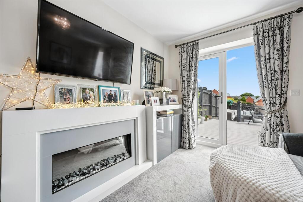 Lounge - fireplace.jpg