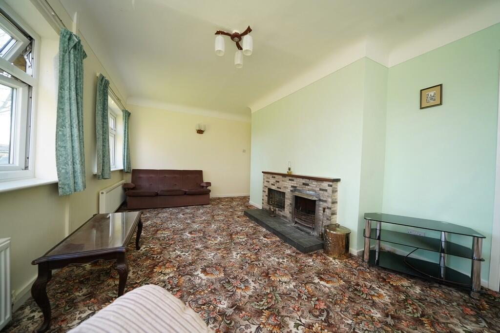 Lounge/Living Roo...