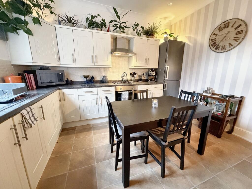 Dining kitchen