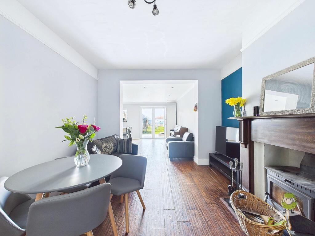 CAM01543G0-PR0119-STILL023