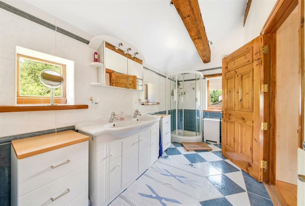 EN-SUITE TO BEDROOM ONE