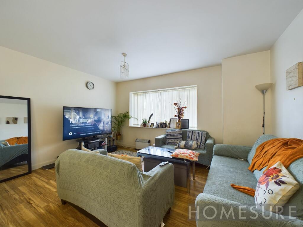 OPEN PLAN LIVING AREA