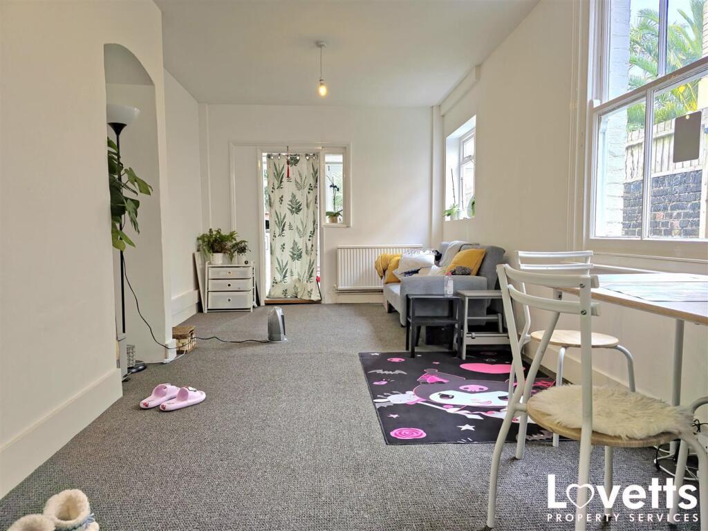 Hatfeild Dining RM2.jpg