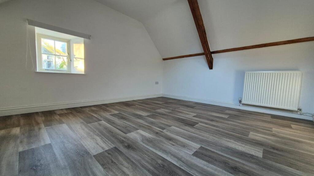 210bDS Bedroom 1 2.jpeg