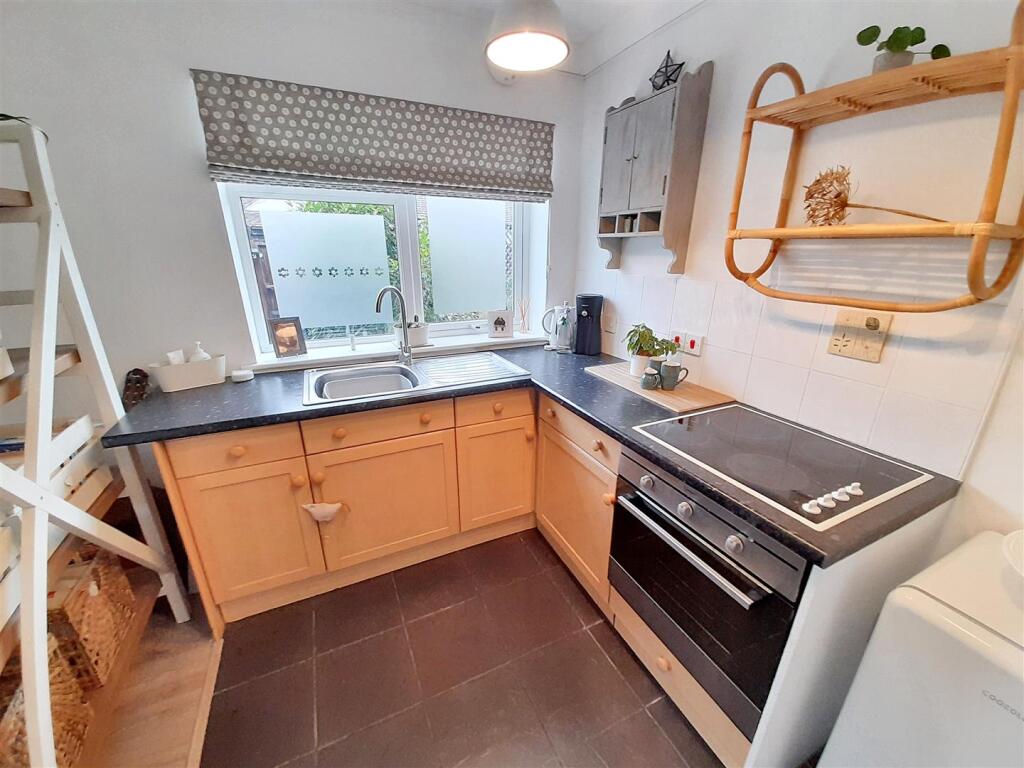 Annexe kitchen new.jpg