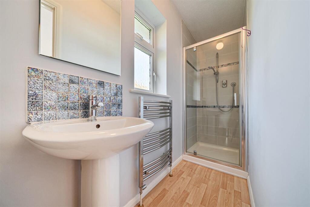 En Suite to Bedroom 2