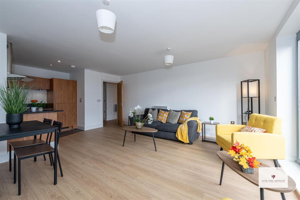 Regents Park Road 10@208-035 HR - HPA.jpg