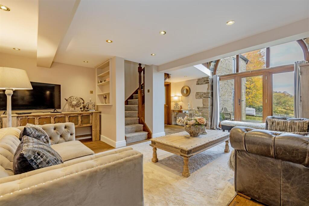 Reception Room-2.jpg