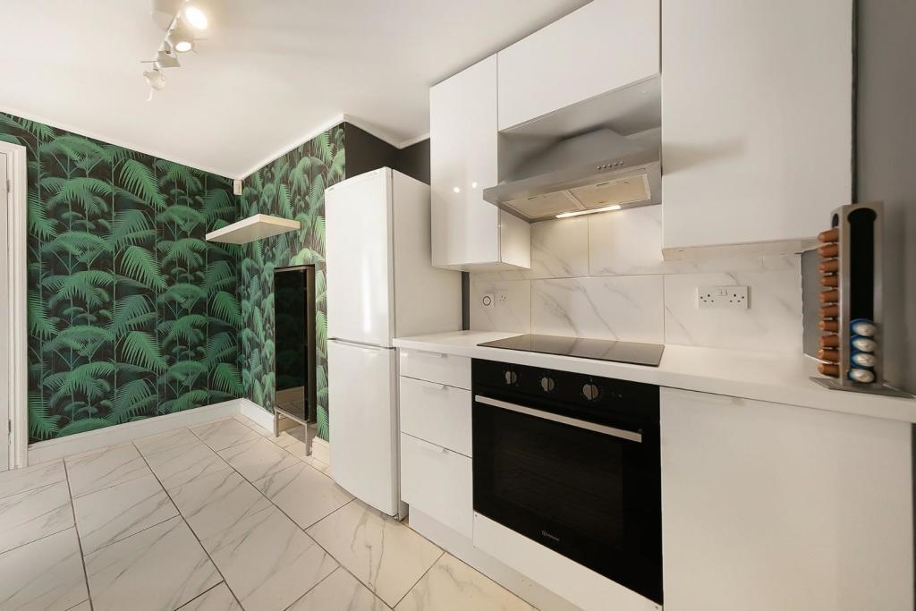 Kitchen (3).jpg
