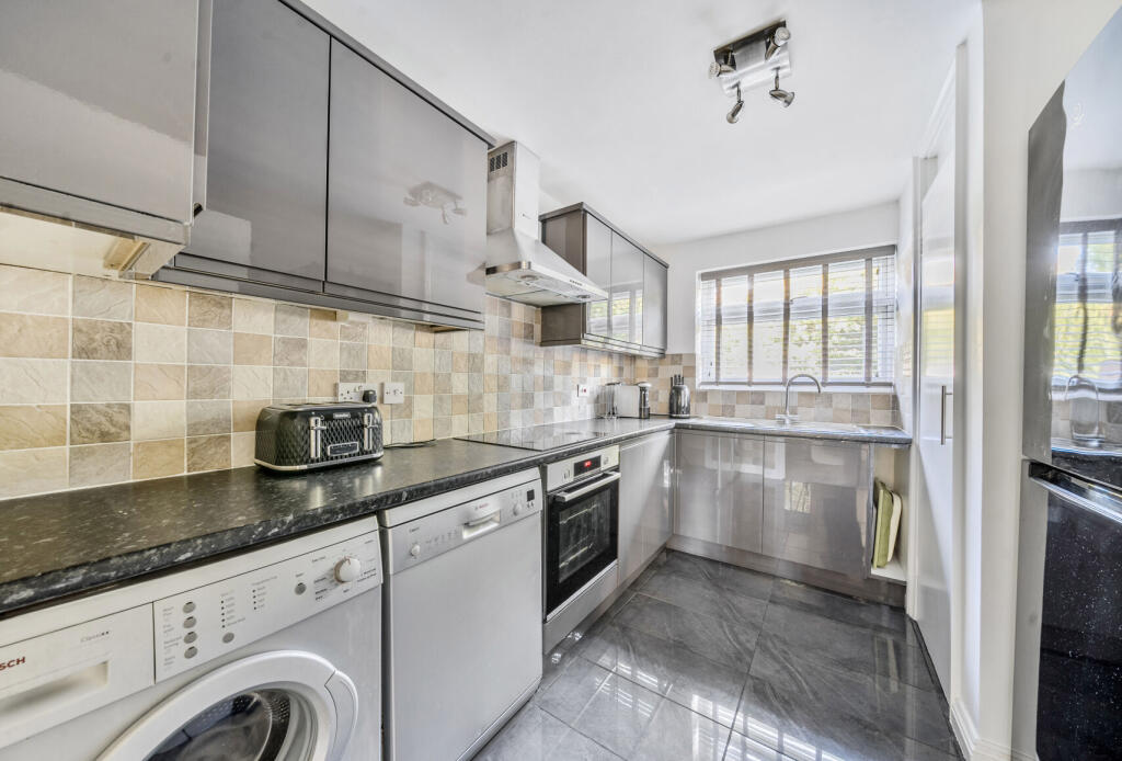 1361914-12-68e3ef...