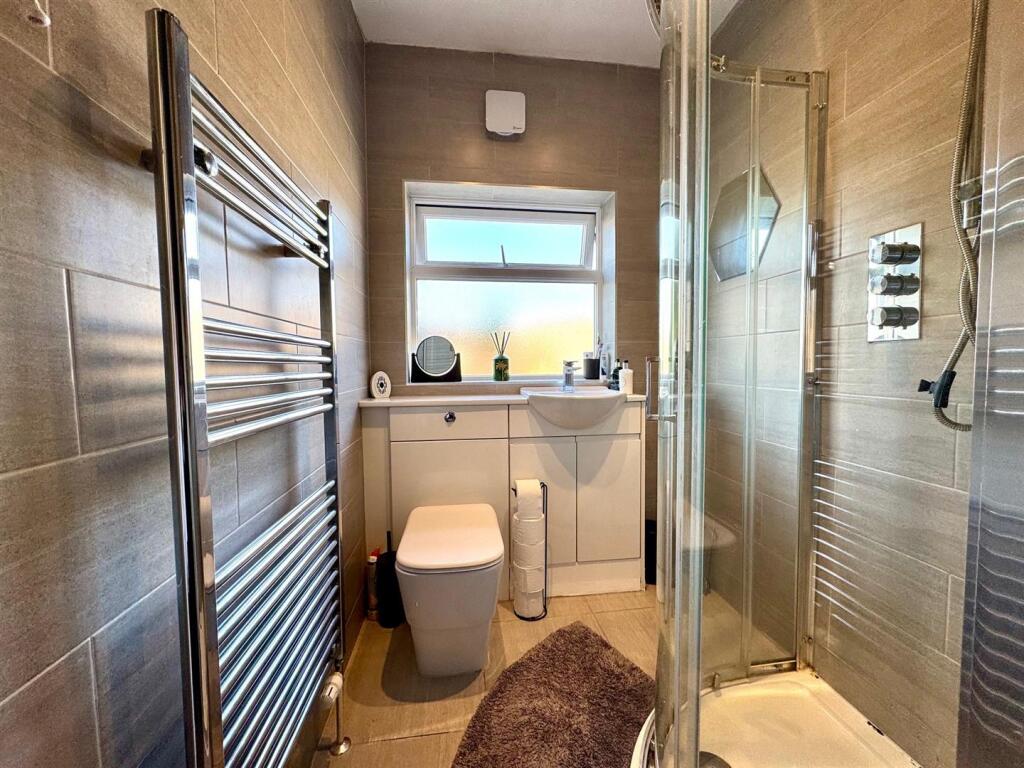 Bathroom 1.jpg