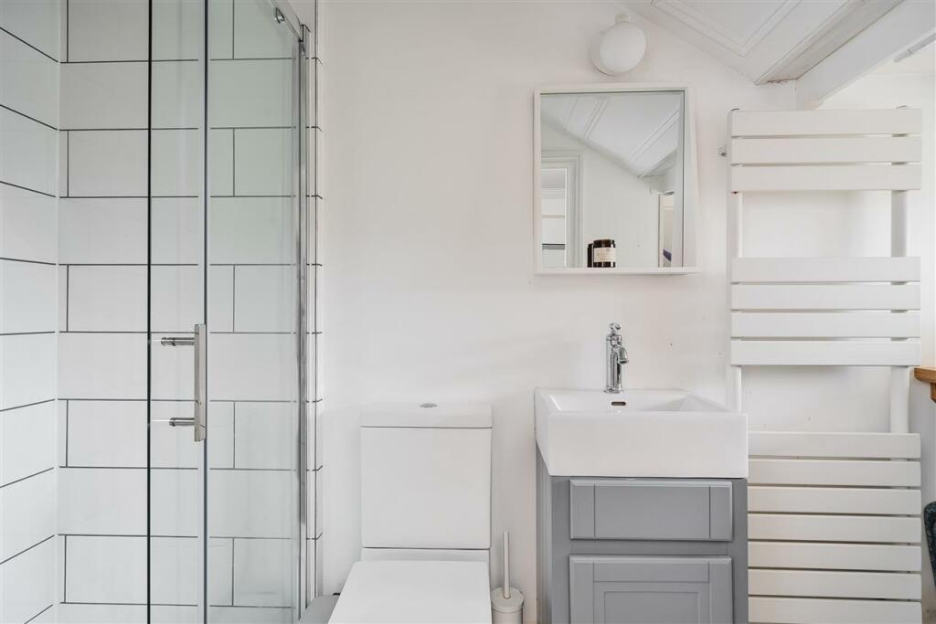 SHOWER ROOM/UTILITY