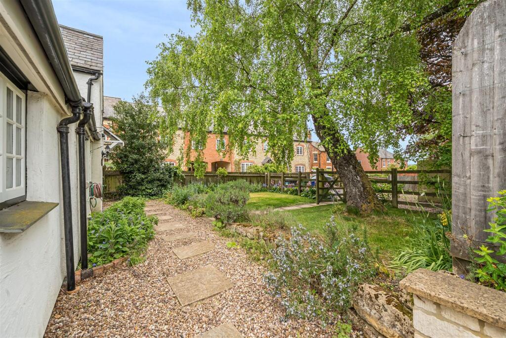 The White Cottage, 21 Wappenham Road, Abthorpe (8)