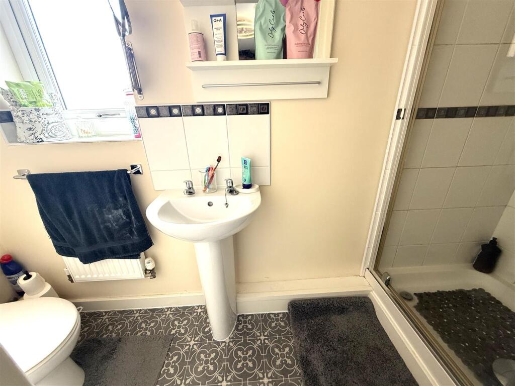 EN SUITE SHOWER ROOM