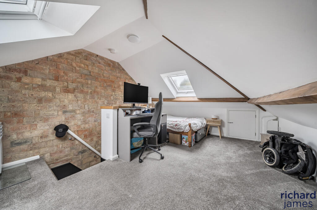 6eb085fe7f0d4069975fb3d4589c7258