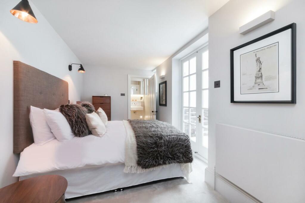 bedroom (3).jpg