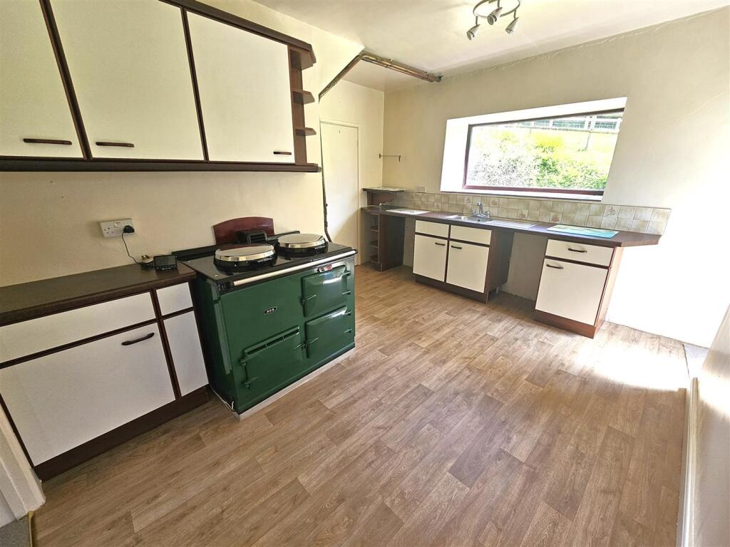 Kitchen (2).jpg
