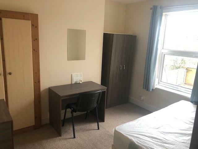 14 Mel Bedroom 2.jpg