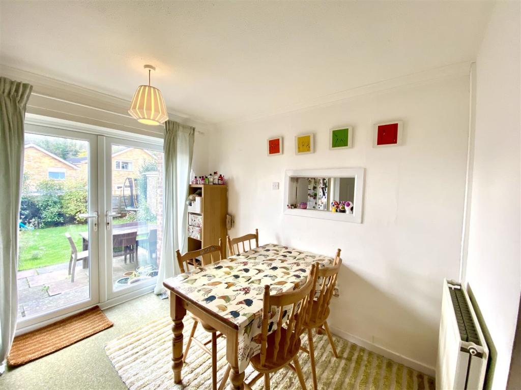 SITTING/DINING ROOM