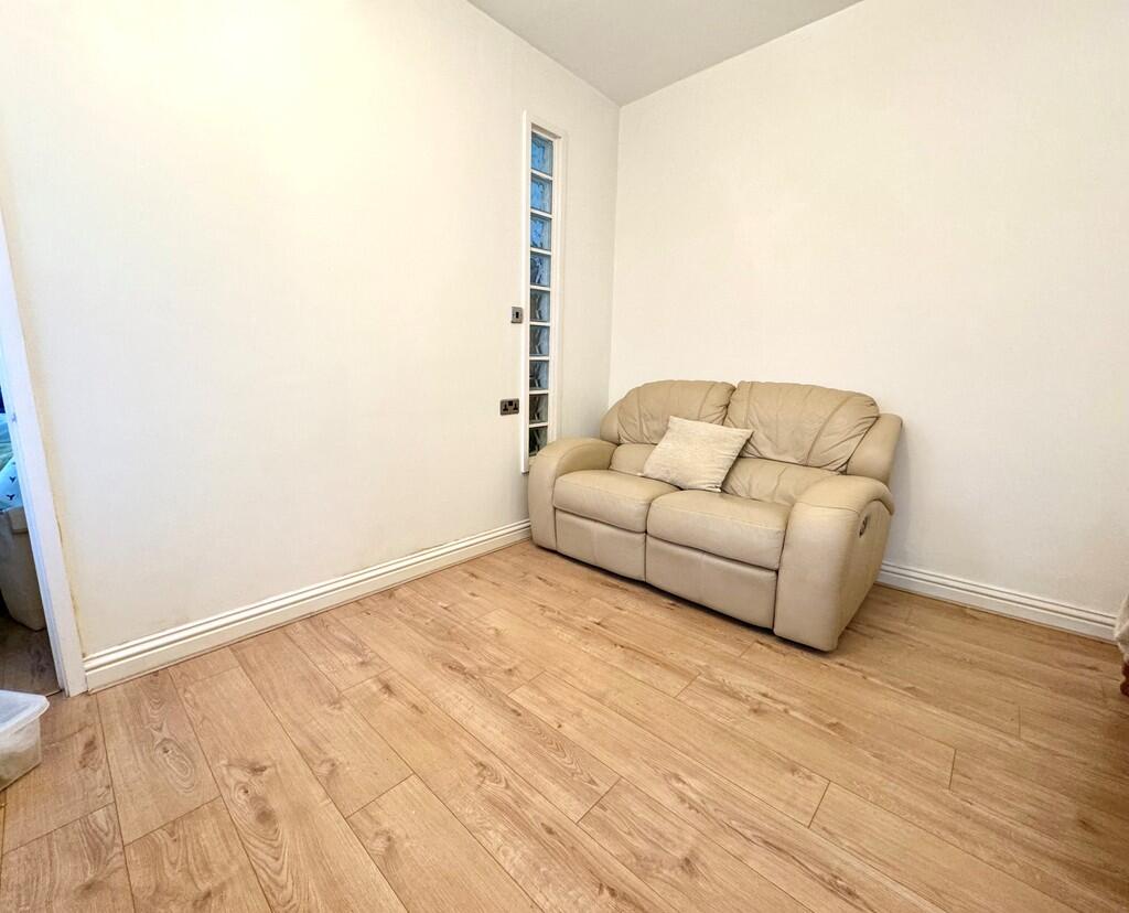 manor road living