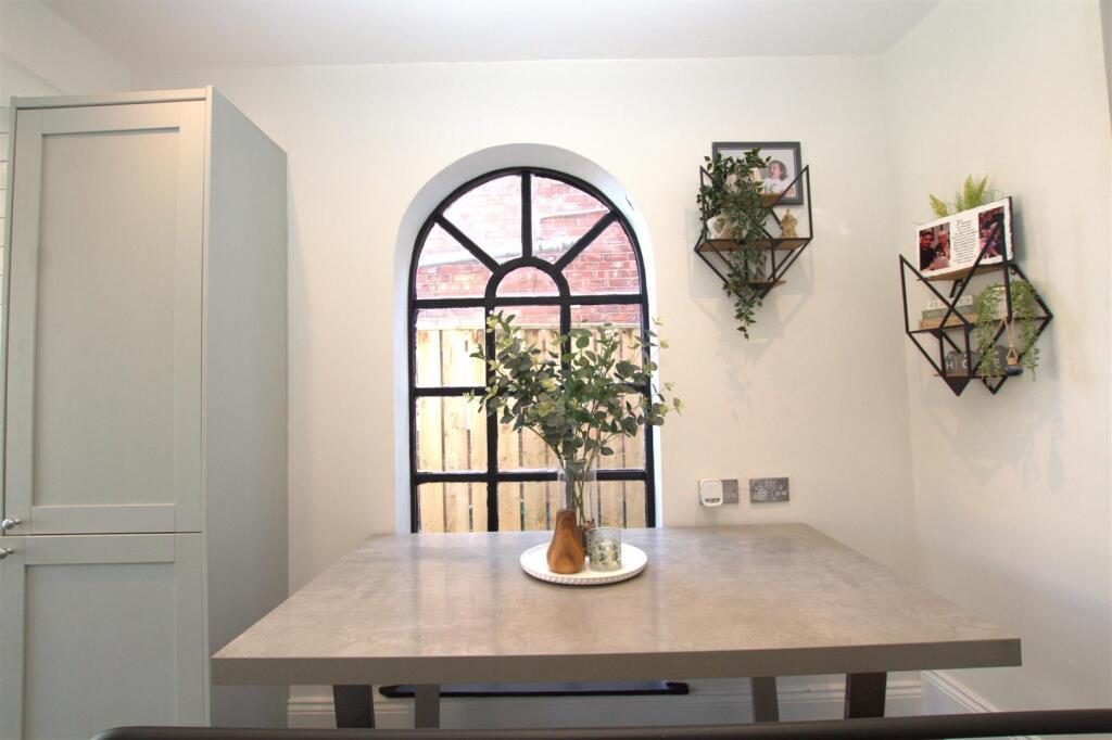 feature kitchen window.jpg