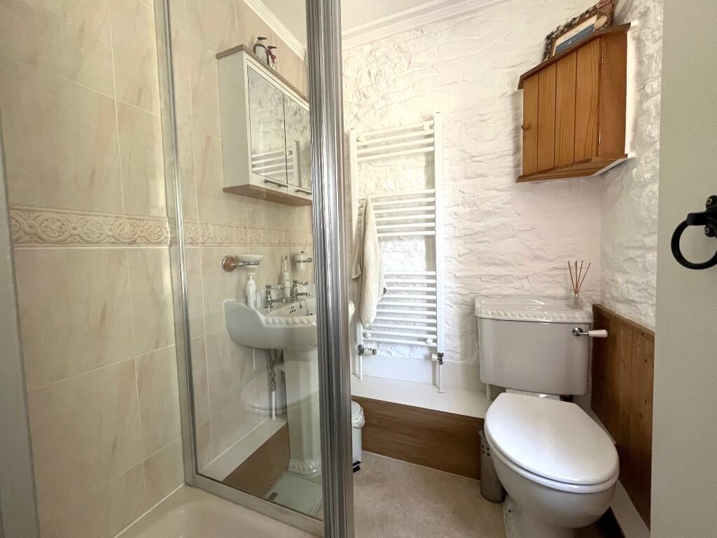 En-suite bedroom 2