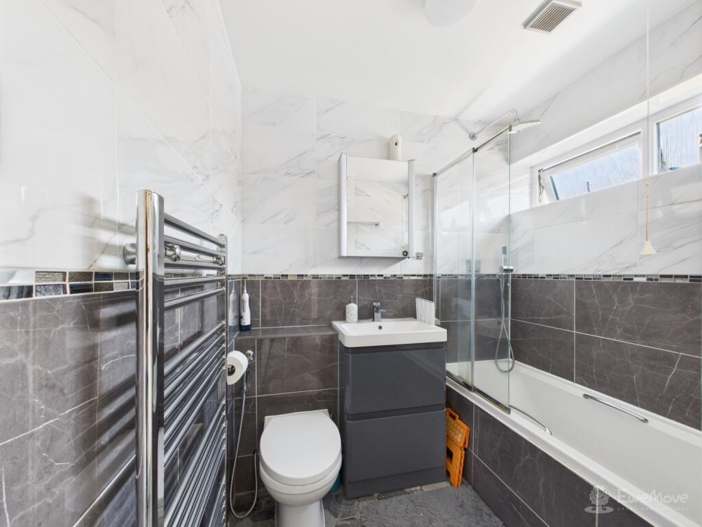 Bathroom- Mark Stephens EweMove Newmarket and Soha